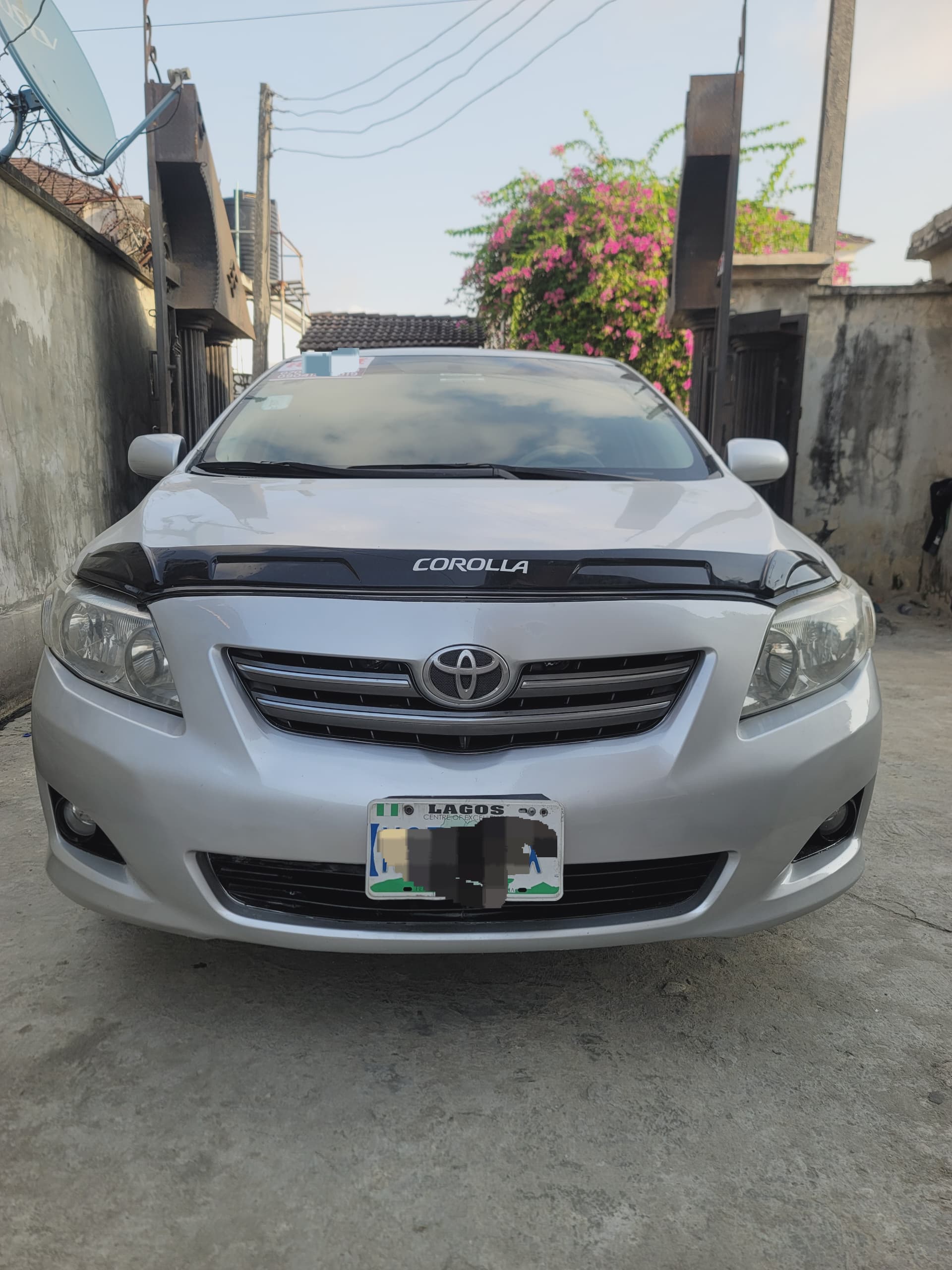 Toyota Corolla - image 1